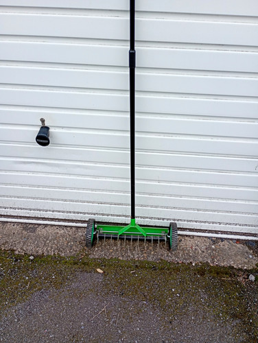 Wheeled metal lawn leaf - wheeled, lawn/leaf